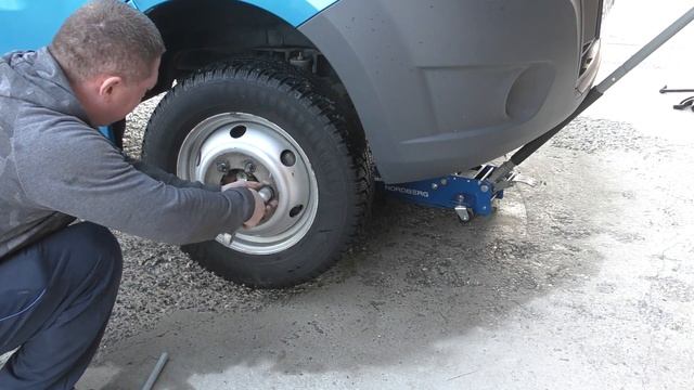 Ручной механический гайковёрт - Белавтокомплект (БелАК).  Обзор.  Замена шин. смотреть онлайн