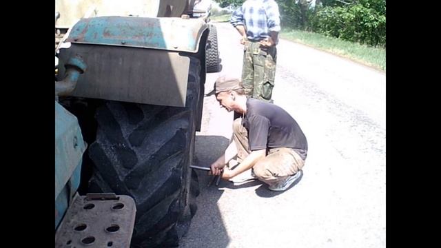 Взорвалось колесо на тракторе Т-150к. смотреть онлайн