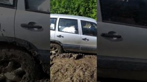 Шевроле нива в грязи