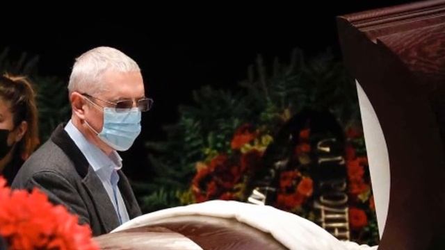Могила Борисова утонула сразу после похорон