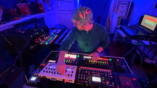 Down The Cellar #29 - [weekly dawless jam with TR8S, MC707, MX1, Avalon Bassline, Octatrack] смотреть онлайн