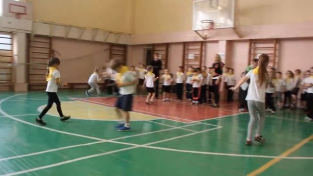 Открытый урок физкультуры в школе № 1 Ялты смотреть онлайн