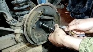 Замена задних тормозных колодок Матиз(часть 2 из 4 )