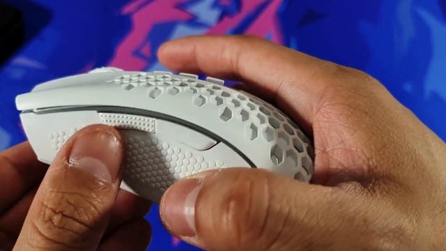 Unboxing Redragon Storm Honey Comb White 2021 BUDGET Gaming Mouse - RGB Lighting Modes! смотреть онлайн