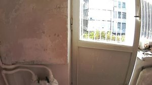 Балконная дверь не закрывается. Самодельные шайбы под навесы. Не снимая дверей.