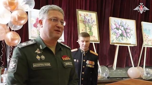 Тимур Иванов поздравил женщин-военнослужащих, врачей и медсестер госпиталя в Севастополе
