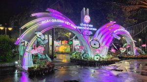 47 лет Хошимину в дождливый день