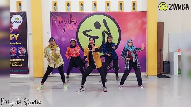 CALOR - Nicky Jam x Beéle | Zumba | Dance Fitness | Choreo Zin Titin | Miyuki Studio смотреть онлайн