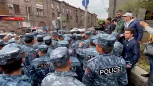 С утра перекрыта улица Баграмяна в Ереване, начались задержания