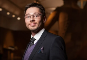 Дмитрий Бикбаев о мечте стать театральным режиссером