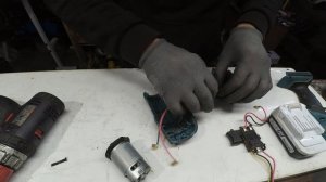 Makita DF347D Замена двигателя и кнопки