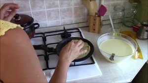 Блинчики с яблоками-пальчики оближешь! Блинчики тонкие, нежные, не устоять.