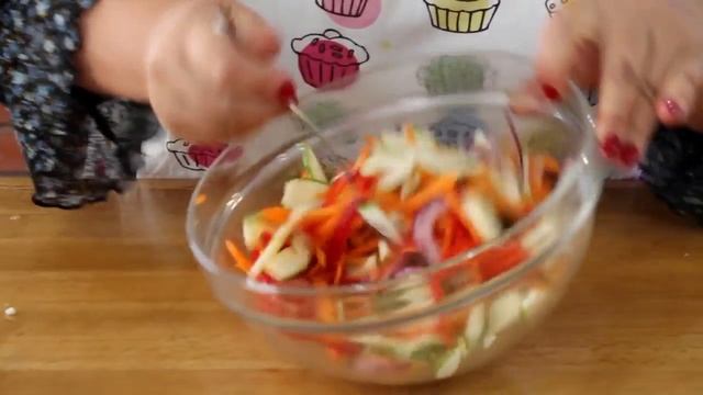 Вкусно с мамой Олей  Салат из сырого кабачка  Необычные рецепты