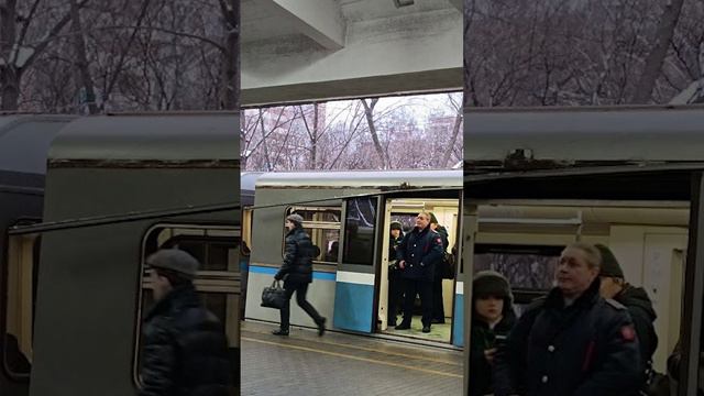 Русич - поезд метро, который разваливается на ходу #метро #москва #поезд #урбанист #транспорт