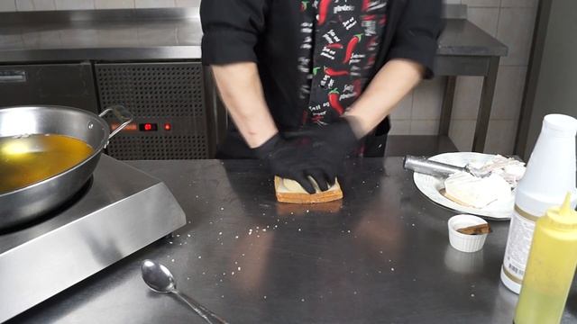 Жареное мороженое легко и просто.