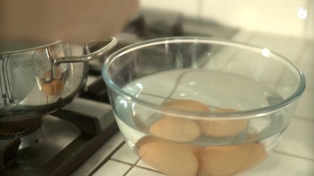 Как сварить яйцо всмятку и вкрутую