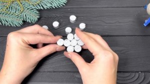 Самые ПРОСТЫЕ Снежинки из фоамирана Новогодний декор своими руками