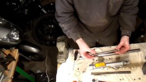 Как поменять сальники вилки на мотоцикле YAMAHA YBR 125