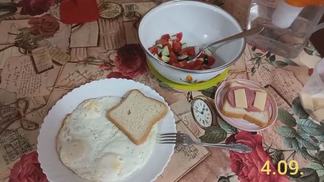 Вяжу сантаклауса, завтрак, перебрала вещи. Влог за 4 сентября 2024. смотреть онлайн