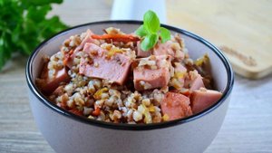 Гречневая каша с колбасой