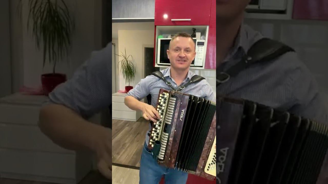 ПЕСНЯ ЧТО Б ДУША РАЗВЕРНУЛАСЬ))