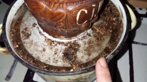 Варим морилку из коры дуба для газетных трубочек.