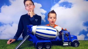 Bruder машинки БОЛЬШАЯ Бетономешалка Игрушечная машинка. Видео детям. 02814 BruderToy Concrete mixe