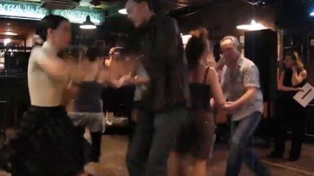Соревнования по танцам в стиле swing в пивбаре "Гвоздь" смотреть онлайн
