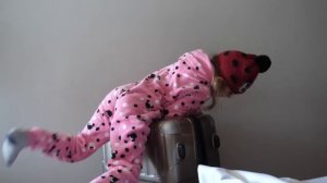 VLOG Ох и вредная когда болеет. Свалилась с чемодана