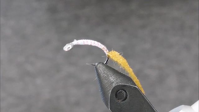 Мушка на хариуса из пенки и люрекса