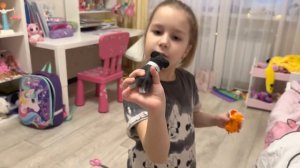 Прокачка для собачек 🐶Алиса открывает игрушку из магнит косметик!