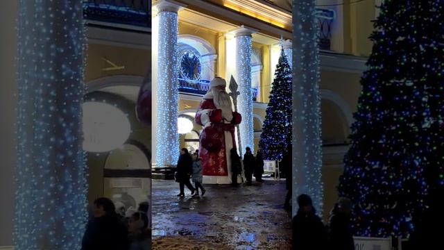 Промокший красивый Петербург/Дед Мороз у Гостиного двора. смотреть онлайн