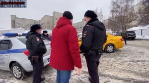 Быдло таксист получает перцем! С комментариями!