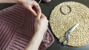 Интерьерная подушка крючком | как связать чехол для подушки из трикотажной пряжи  #вязанаяподушка