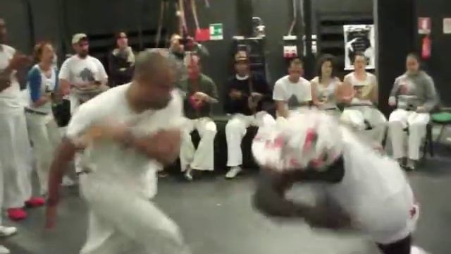 7°f.i.capoeira senzala torino-m.pelè(m.pelè e m.pulmao)4 смотреть онлайн
