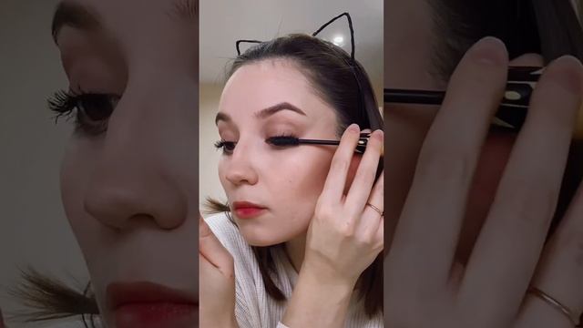 2 способа накрасить ресницы? #makeuptutorial #макияж #shortvideo #makeup