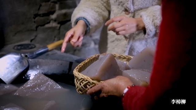 Dig up 18kg of big and round konjac，cooking into a delicious tofu挖36斤又大又圆的魔芋，做成一种美味的豆腐丨Lizhangliu смотреть онлайн
