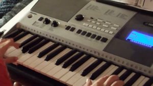 Копия видео "Синтезатор Yamaha E413. классная музика."