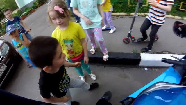 Реакция детей на мотоцикл смотреть онлайн