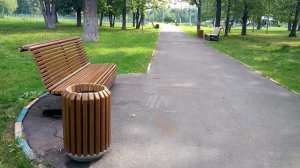 Новые скамейки в народном парке