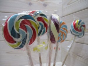 Леденец лолли-попс 10 см со вкусом в ассортименте.