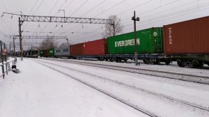 Разнообразие подвижного состава на Окт. жд! "2М62у+Тэм2", " 3ЭС5к", "ЭД9м", " ВЛ80с".