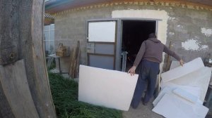 Утепление и шумоизоляция железной двери пенопластом .