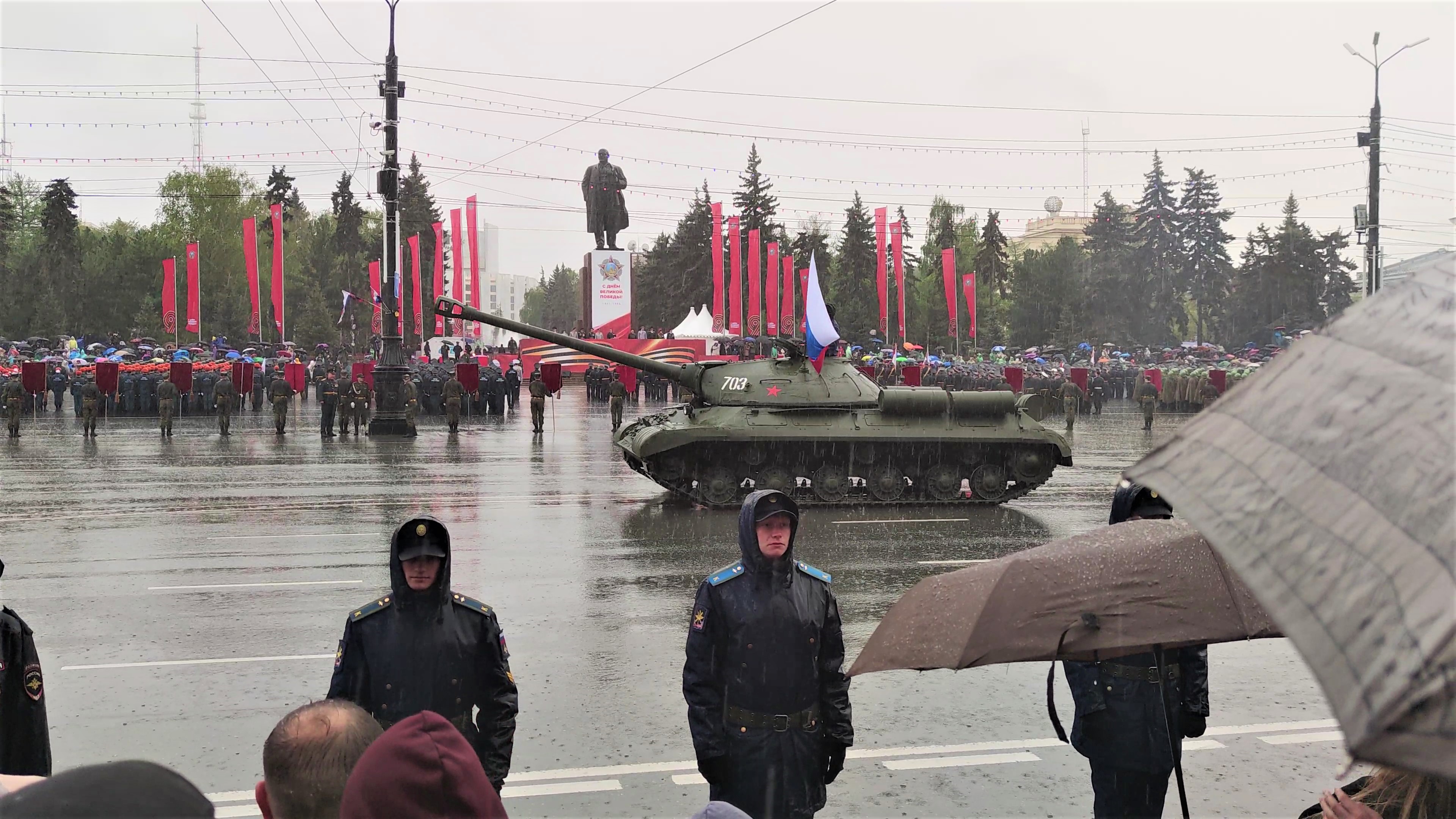 Челябинск. Парад победы на площади Революции. Небо плачет.  09.05.2024г.
 Победа всегда за нами!!!