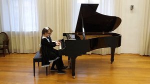 Э.Григ Юмореска, исп.  Вавричина А., Шингарёв А.