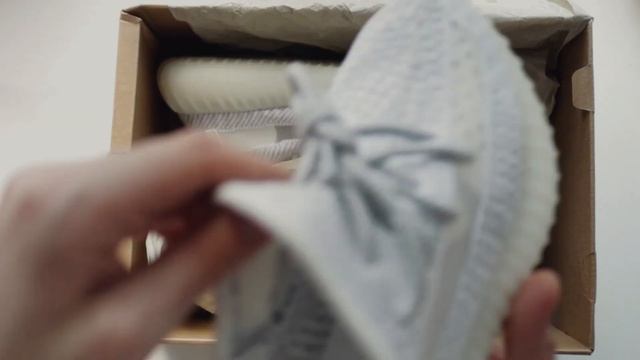 Обзор на подделку Yeezy Boost 350 v2 Static Reflective. Рефлективная паль за 14к. смотреть онлайн