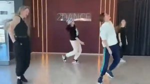 Girly hip hop  (Герли хип-хоп)  Наставник: Елизавета Кирсанова  г. Екатеринбург