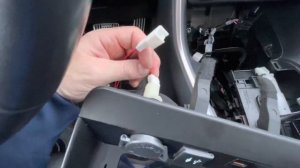 Установка беспроводной зарядки на RAV4 2020г.