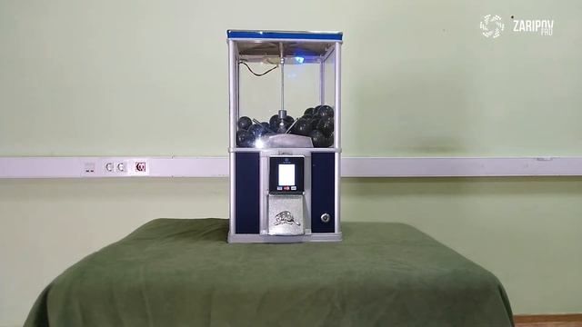 Механический торговый автомат C терминалом.
