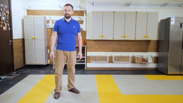 Настенная система хранения вещей в гараже с отделкой